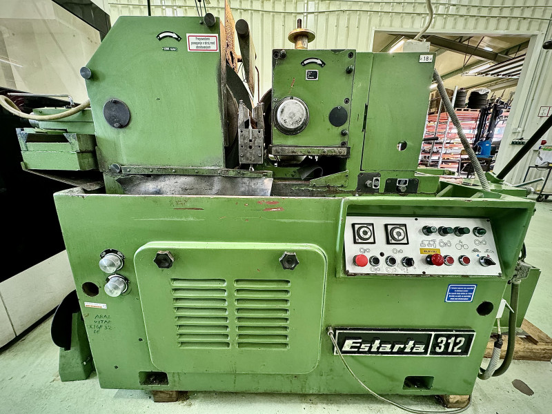 Centerless bruska pro broušení na kulato